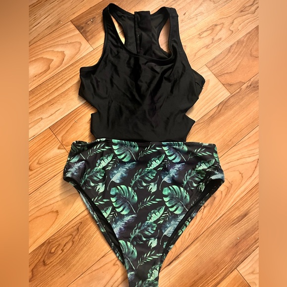 Cupshe Other - Cupshe Black and Green Tropical Swimsuit